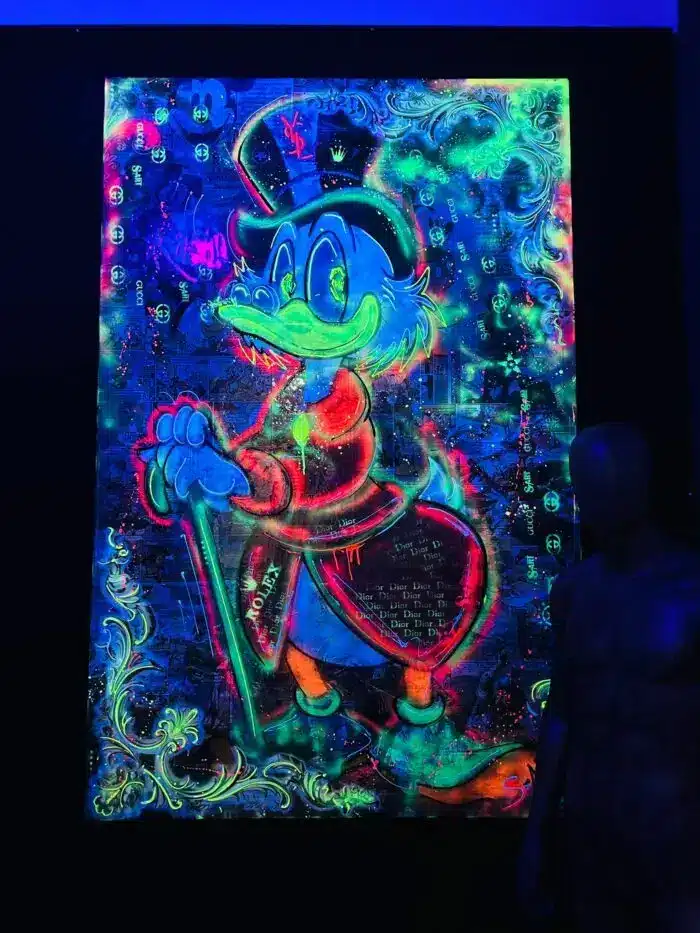 130x200cm Mischtechnik auf Leinwand, Unikat mit Graffiti gesprüht, mit fluoreszierender Acrylfarben bearbeitet und mit Harz veredelt