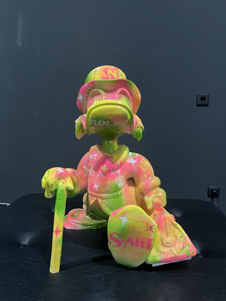 B38C5000-16E7-40D6-818F-EF4C73734F3B_1_105_c Neon Wealth Duck – Bild 1