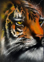 Tigerporträt mit scharfem Blick, realistisch und farbintensiv.