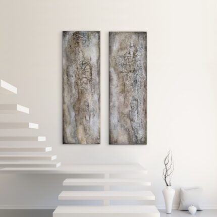 Abstraktes Kunstwerk "Spuren"- erdige und feinstoffliche Malerei inspiriert von Natur in sanften Braun-, Grau-, Beige- und Weißtönen mit zarten Gelb- und Blaunuancen. Ausdruck von Werden und Vergehen, Licht und Schatten. zeitgenössische Naturkunst .