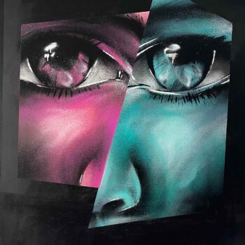 Zwei abstrahierte Gesichter in Blau- und Violetttönen, gespiegelt nebeneinander – Spraypaint auf Leinwand (120 × 150 cm).