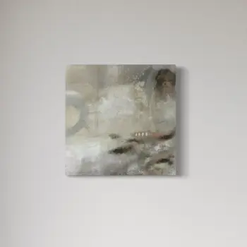 Abstraktes Gemälde „Silent Horizons“ von Olga Walter, 50×50 cm. Zarte Beige-, Grau- und Cremetöne fließen in strukturierte Flächen über. Das Werk wirkt ruhig und weit, erinnert an sanfte Horizonte im Nebel – ein Sinnbild für innere Ruhe und stille Klarheit.