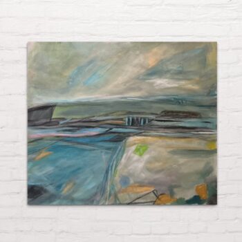 Abstraktes Landschaftsgemälde „Shifting Tides“ von Olga Walter, 130×120 cm. Weiche Blau- und Grautöne fließen in horizontale Linien über. Erdige Akzente und kleine Farbflecken beleben die Komposition. Das Werk erinnert an eine weite, atmosphärische Küstenlandschaft im Wandel.