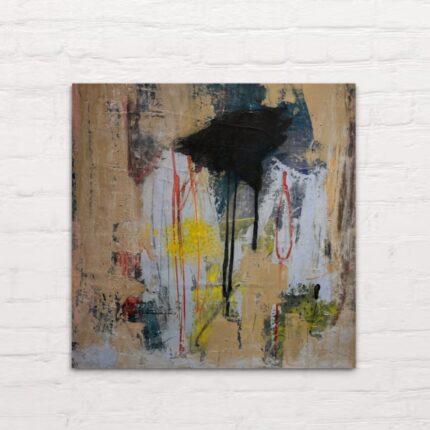 Abstraktes Mixed-Media-Gemälde „Bound Echoes“ von Olga Walter, 120×120 cm. Sandfarbene Flächen treffen auf schwarze Tropfspuren, gelbe Akzente und rote Linien. Raue Strukturen und überlagerte Formen erzeugen eine urbane, mehrschichtige Komposition – ein Werk über Spuren, Bewegung und Erinnerung.