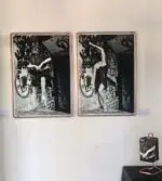 tanzende Frau am Eingang zu einem alten Bunker